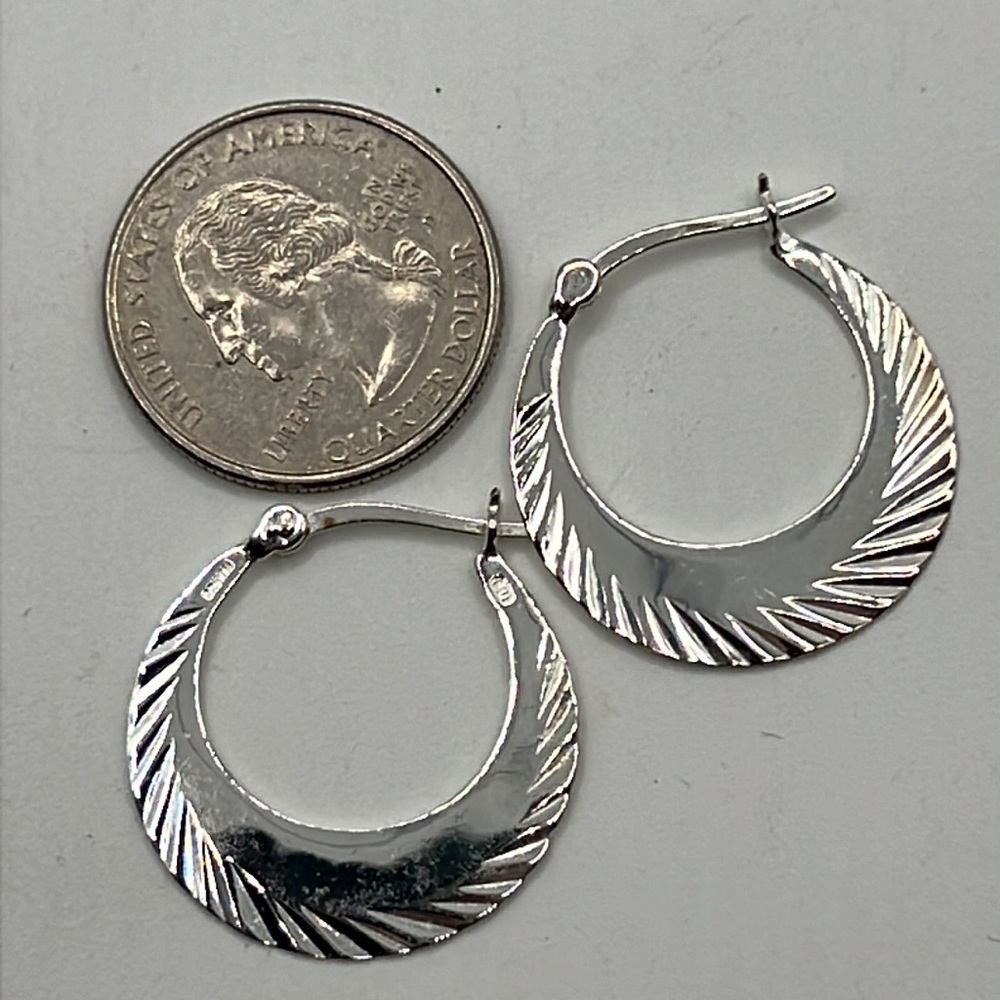 SUNSTONE IMPORTS STERLING SILVER FLAT HOOP EARRINGS